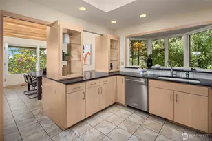 2047 Killarney Way, Bellevue, WA 98004 - Photo 18