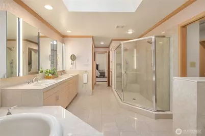 2047 Killarney Way, Bellevue, WA 98004 - Photo 28
