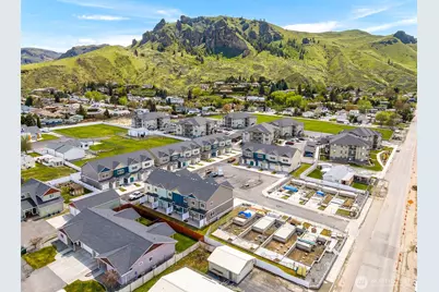 1075 Red Apple Road #B7, Wenatchee, WA 98801 - Photo 2