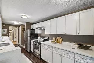 2500 W Manor Pl, Seattle, WA 98199 - Photo 8