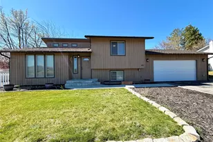 611 Hillcrest Cir Dr, Omak, WA 98841 - Photo 1