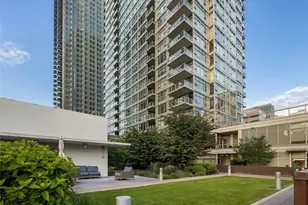 588 Bell St, Seattle, WA 98121 - Photo 32