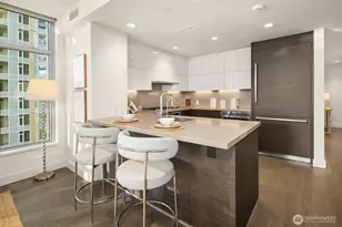 588 Bell St, Seattle, WA 98121 - Photo 6