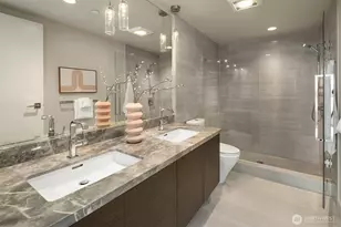 588 Bell St, Seattle, WA 98121 - Photo 16