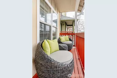 10047 17th Avenue SW, Seattle, WA 98146 - Photo 2