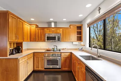 611 S State Street #9, Kirkland, WA 98033 - Photo 2