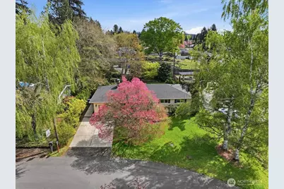 6901 NW Canyon Crest Loop, Vancouver, WA 98665 - Photo 2