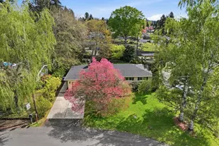 6901 NW Canyon Crest Loop, Vancouver, WA 98665 - Photo 2