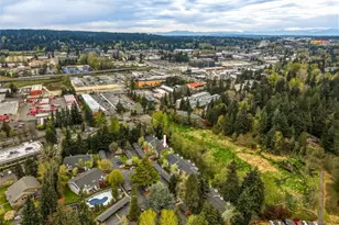 12720 NE 10th Pl, Bellevue, WA 98005 - Photo 18