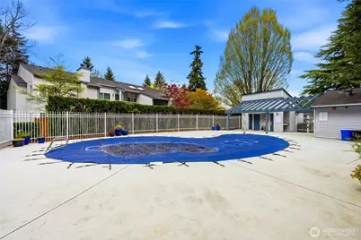12720 NE 10th Place #D105, Bellevue, WA 98005 - Photo 16