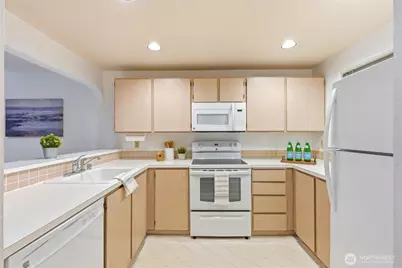 12720 NE 10th Place NE #D105, Bellevue, WA 98005 - Photo 6