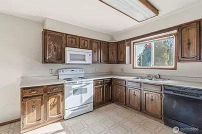 3323 Columbia Heights Road, Longview, WA 98632 - Photo 14