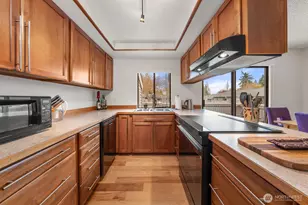 9918 NE 144th Ln, Kirkland, WA 98034 - Photo 6