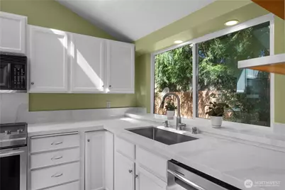 2813 Aberdeen, Olympia, WA 98501 - Photo 6