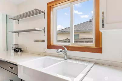 9911 31st Avenue SW, Seattle, WA 98126 - Photo 10