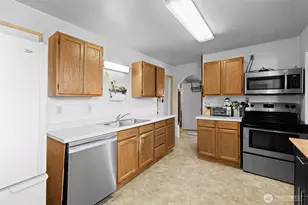 817 W 13th St, Port Angeles, WA 98363 - Photo 8