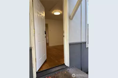 2110 NE 85th Street, Seattle, WA 98115 - Photo 8