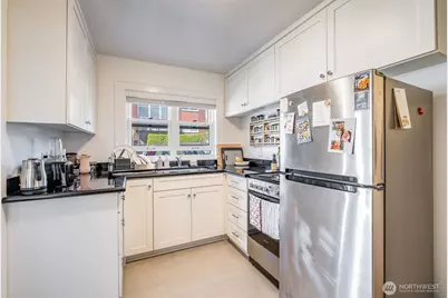 746 10th Avenue E, Seattle, WA 98102 - Photo 14