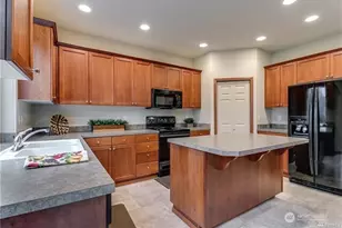 215 Orcas Pl SE, Renton, WA 98059 - Photo 8