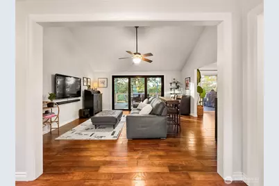 4017 239th Place SE, Sammamish, WA 98029 - Photo 4