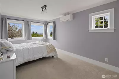 4306 Burke Avenue N, Seattle, WA 98103 - Photo 18