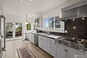 4306 Burke Ave N, Seattle, WA 98103 - Photo 10