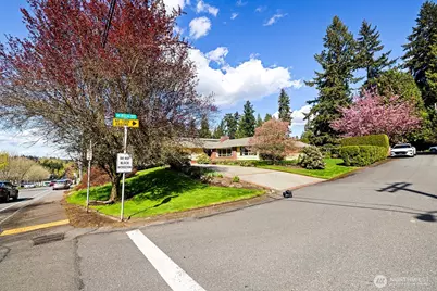 8236 120th Avenue NE, Kirkland, WA 98033 - Photo 2