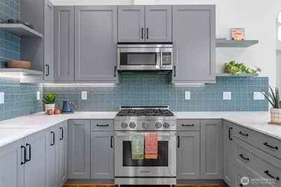 2708 1st Avenue W, Seattle, WA 98119 - Photo 16
