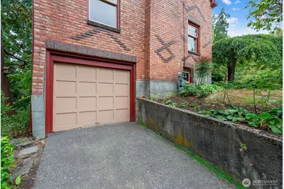 1226 25th Avenue E, Seattle, WA 98112 - Photo 32