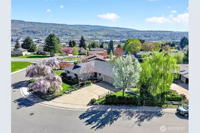 2629 Lemaister Avenue, Wenatchee, WA 98801 - Photo 1