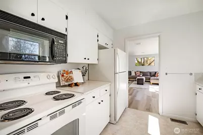 215 E Front Street, Lynden, WA 98264 - Photo 10