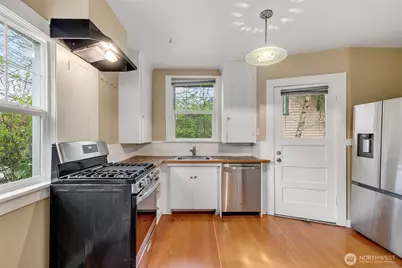 5003 Woodlawn Avenue N, Seattle, WA 98103 - Photo 6