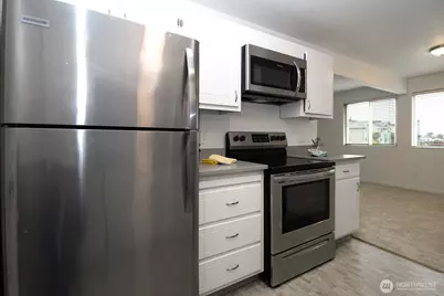 8747 Phinney Avenue N #13, Seattle, WA 98103 - Photo 20