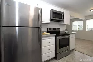 8747 Phinney Ave N, Seattle, WA 98103 - Photo 20