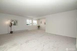 8747 Phinney Ave N, Seattle, WA 98103 - Photo 14