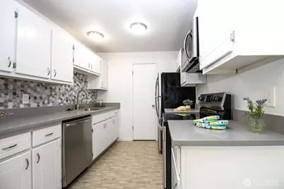8747 Phinney Avenue N #13, Seattle, WA 98103 - Photo 18