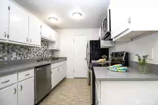8747 Phinney Ave N, Seattle, WA 98103 - Photo 18