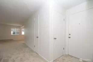 8747 Phinney Ave N, Seattle, WA 98103 - Photo 10