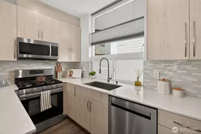 945 NW 56th Street, Seattle, WA 98107 - Photo 8