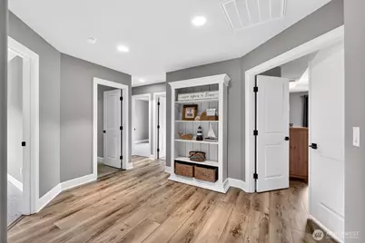 14207 Overlook Drive E, Bonney Lake, WA 98391 - Photo 32