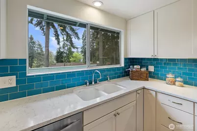16610 SE 24th Street, Bellevue, WA 98008 - Photo 18