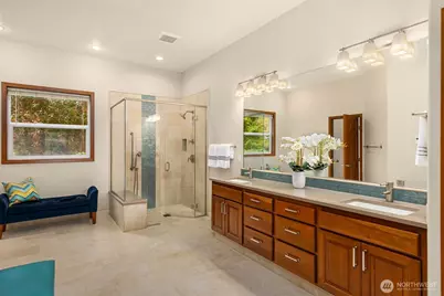 8387 NE Sumanee Place, Bainbridge Island, WA 98110 - Photo 16