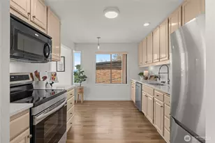 666 W Olympic Pl, Seattle, WA 98119 - Photo 14