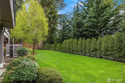 2005 105th Avenue NE, Bellevue, WA 98004 - Photo 28