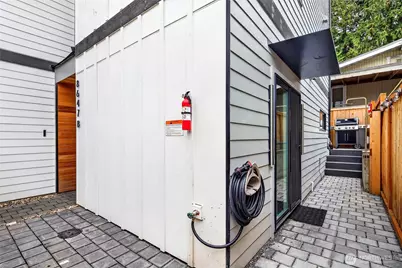 8647 B 18th Avenue SW, Seattle, WA 98106 - Photo 22