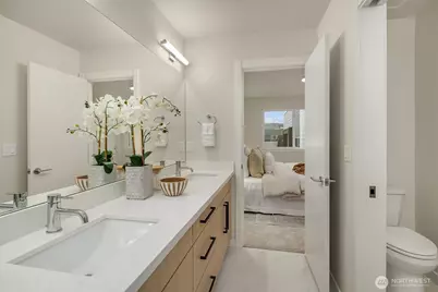 105 NW 39th Street #B, Seattle, WA 98107 - Photo 16