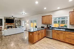 901 SW Norpoint Ct, Port Orchard, WA 98367 - Photo 8