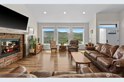 2741 SE Falcon View Drive, East Wenatchee, WA 98802 - Photo 8