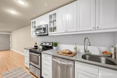 2939 76th Avenue SE #41B, Mercer Island, WA 98040 - Photo 2