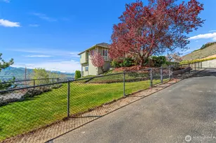 591 Daniels Dr NE, East Wenatchee, WA 98802 - Photo 4